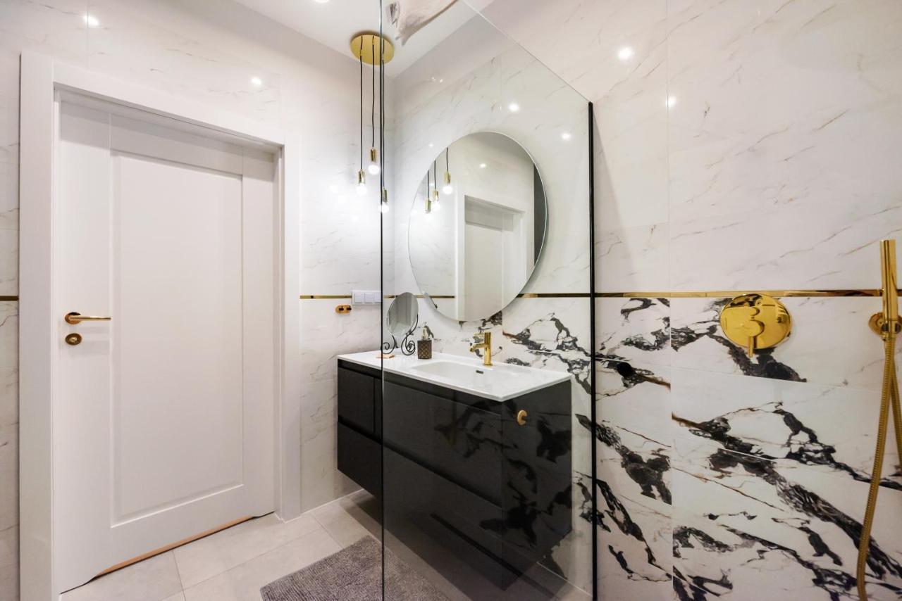 Wola Marble Apartment Warschau Buitenkant foto