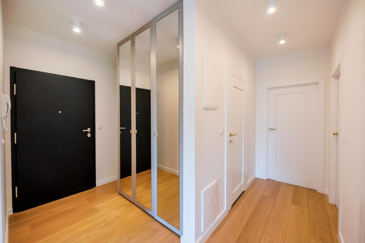 Wola Marble Apartment Warschau Buitenkant foto