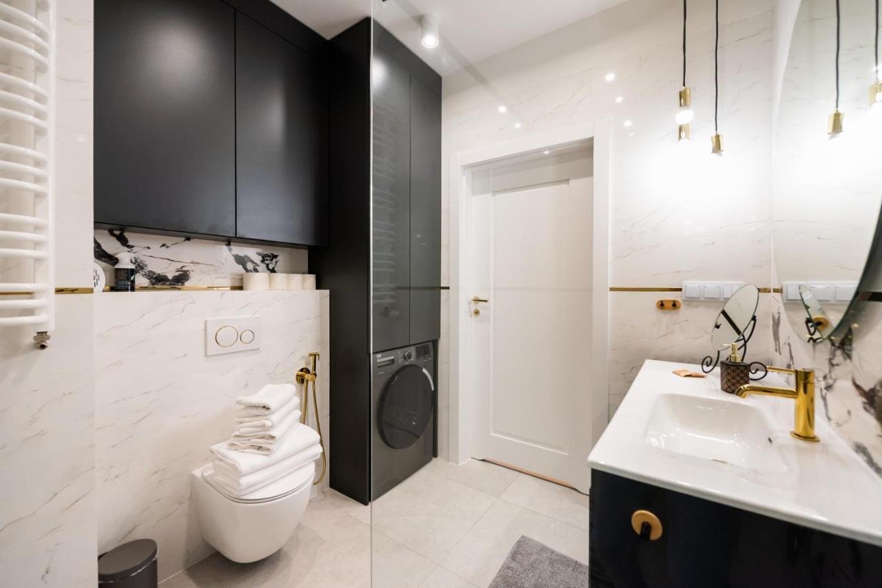 Wola Marble Apartment Warschau Buitenkant foto